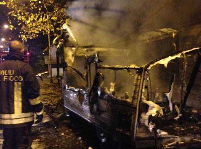 Santori: “Ancora roulotte in fiamme nonostante le indagini a tappeto”