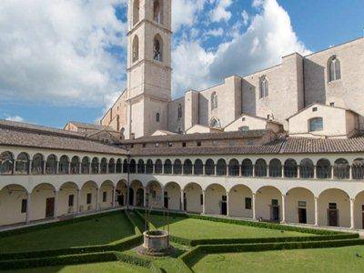 All'Auditorium San Domenico va in scena "Sani da legare"