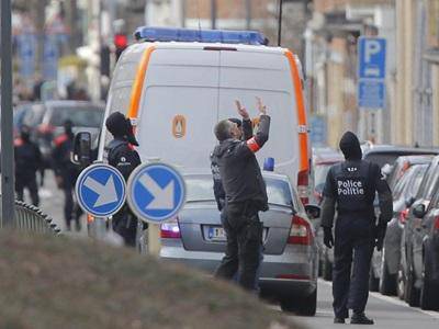 Hollande: "la cellula jihadista sta per essere annientata"