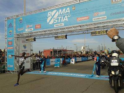 RomaOstia 2016, Yego Kirwa fa record. Il muro cade sotto i 59 minuti