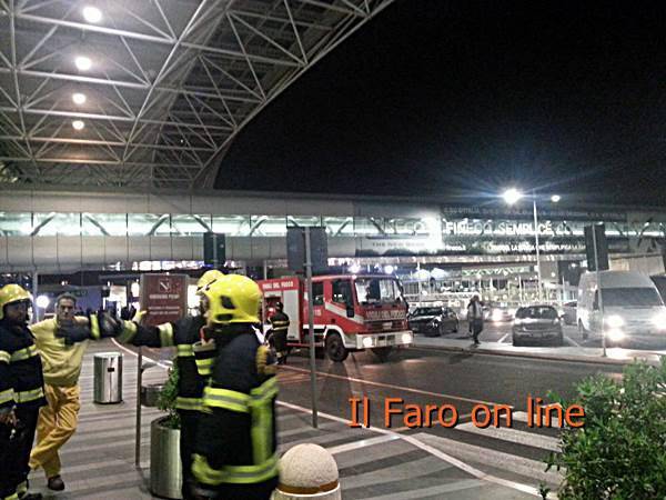 Allarme bomba in aeroporto, la valigia è stata fatta “brillare”