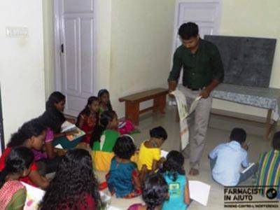 Farmacisti in aiuto: scuola di disegno a Kottoor
