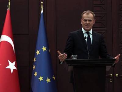 Migranti, Tusk:”pronti a dimostrare solidarietà a Italia”