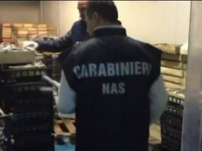 Carabinieri e Asl trovano cibo avariato in un ristorante