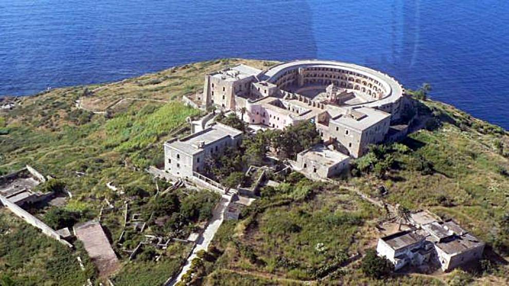 Simeone sul recupero dell’ex carcere di Santo Stefano: “Mozione approvata. La Regione lavori per non perdere il finanziamento”