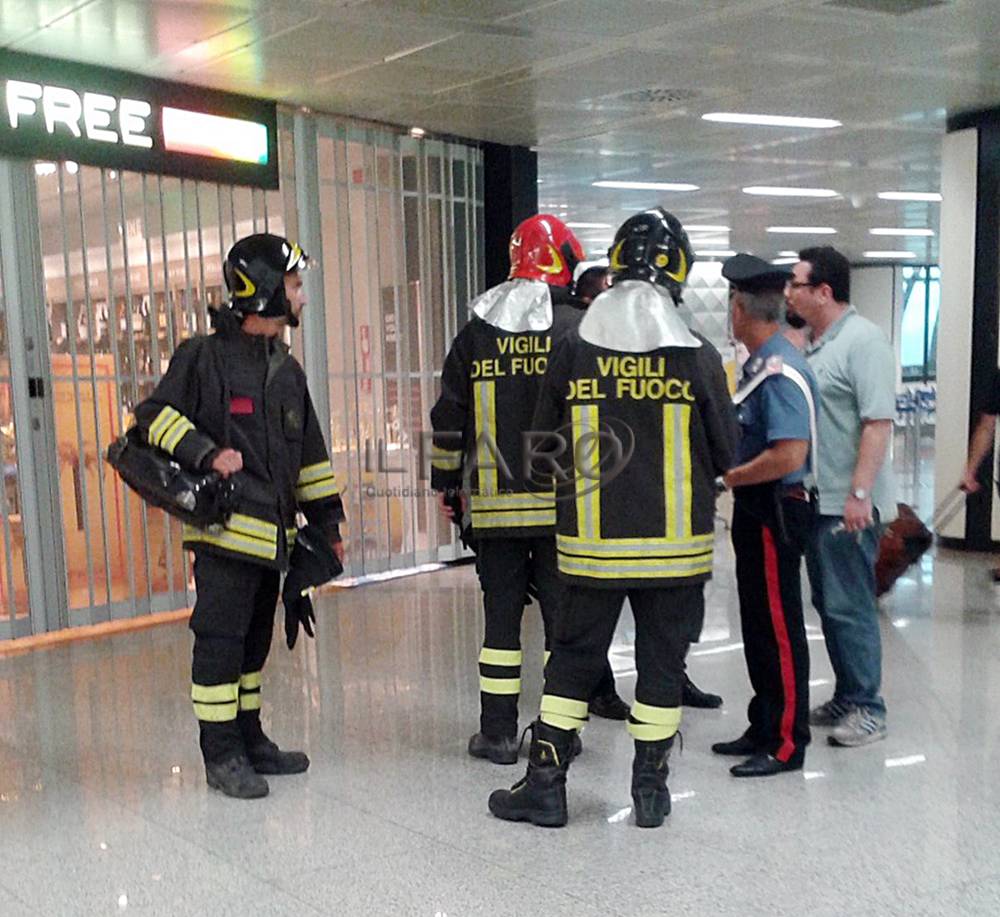 Odore di bruciato al Terminal 3. Intervenuti i vigili del fuoco a #fiumicino: era un condizionatore
