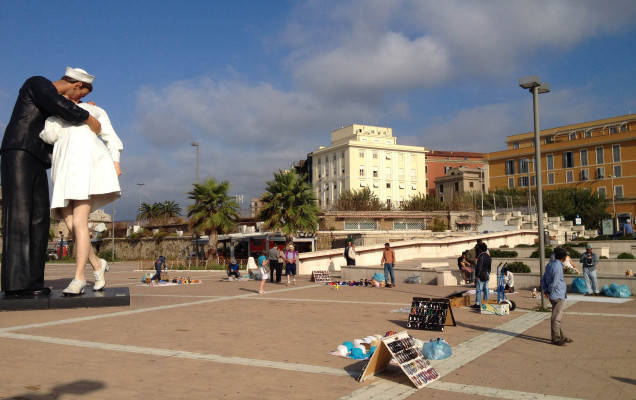 Civitavecchia, Forza Nuova: “Controlli si ma per tutti, anche per i commercianti abusivi”