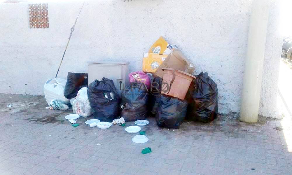 #focene, marciapiedi-discarica. I #rifiuti? Che bel biglietto da visita