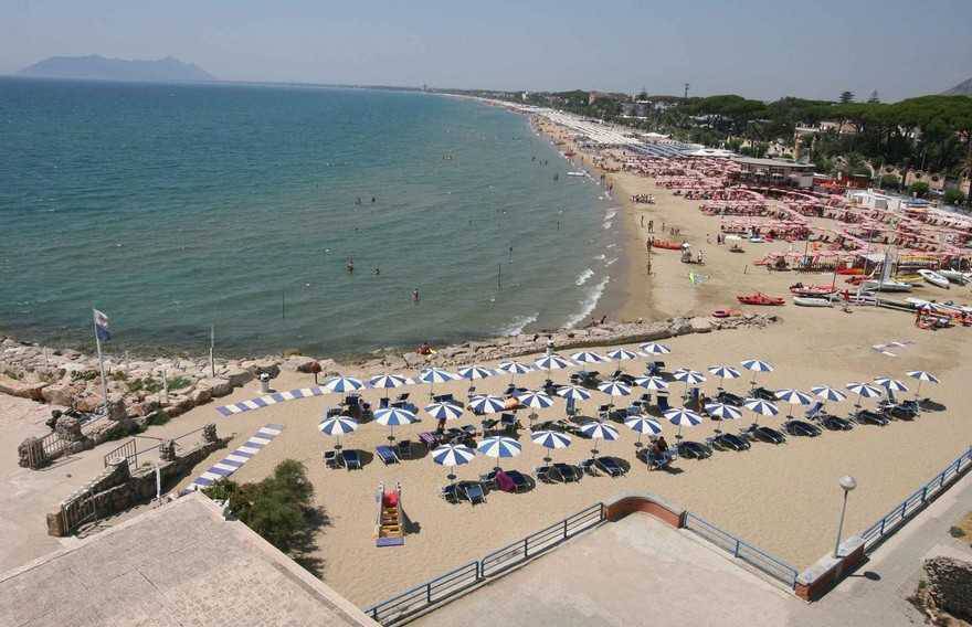 RiciclaEstate, la campagna per la gestione dei rifiuti in spiaggia sbarca a Terracina