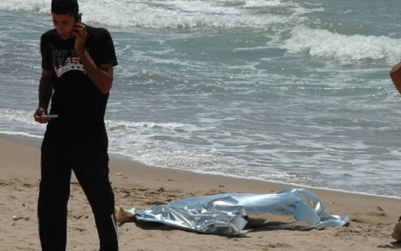 Tunisino annega per salvare i suoi due figli