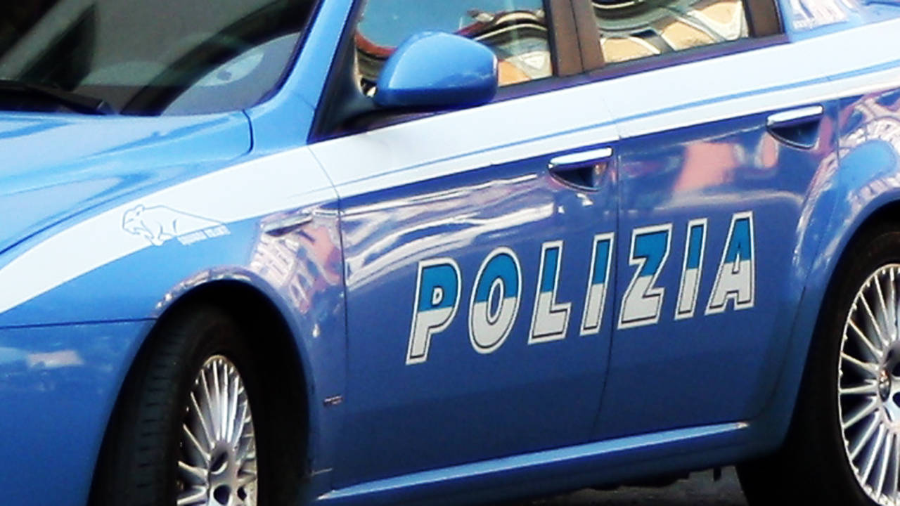 Bombaroli in casa mandavano biglietti di minaccia alla Polizia: arrestati 2 giovani di Fondi e Terracina