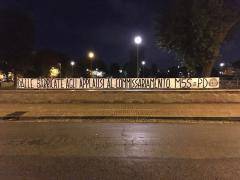 #ostia, striscione di CasaPound contro il M5s