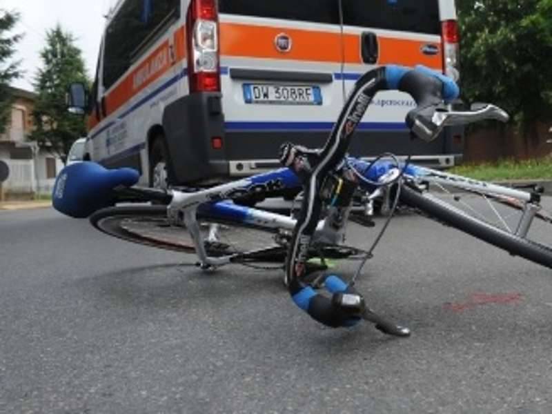 Travolge ciclista e fugge: arrestato 83enne a Santa Severa
