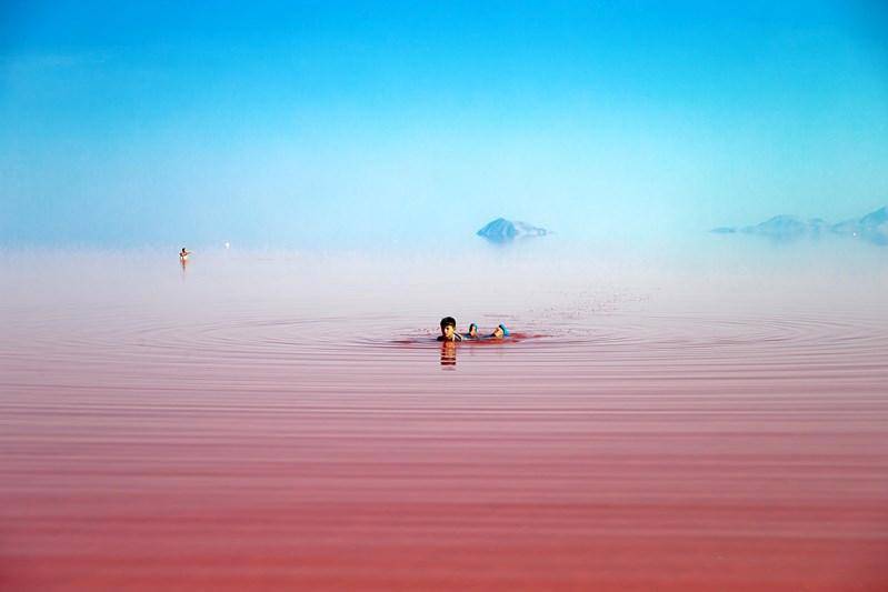 Urmia, il lago rosa sotto il cielo azzurro rischia di scomparire