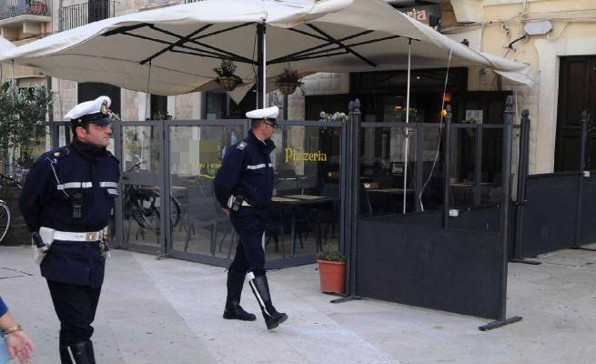 #civitavecchia, occupazione di suolo pubblico abusiva, chiusi 2 locali