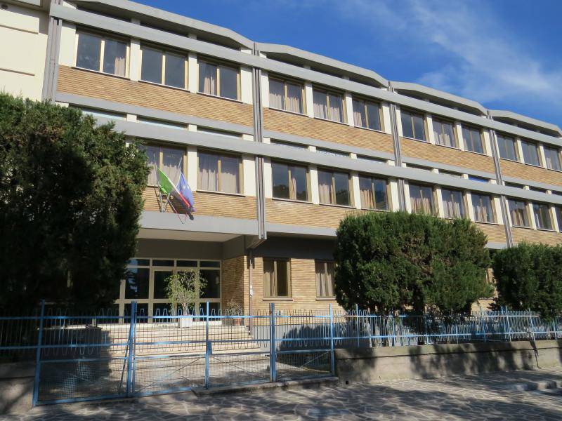 #gaeta, Scuola Carducci: riqualificata, tecnologica e piena di colore
