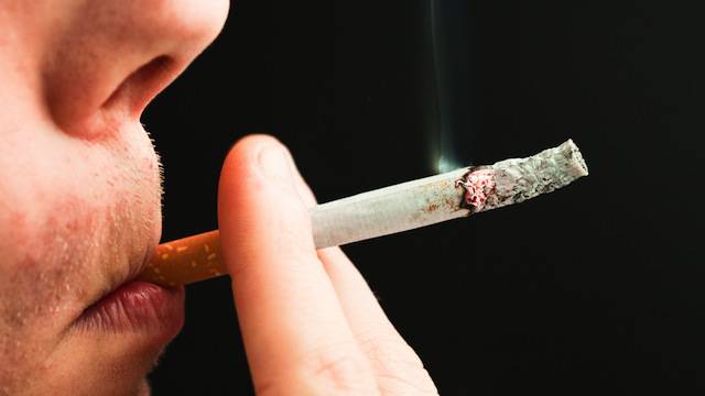 Fumo, ex dirigente Oms: “Il nemico sono le sostanze tossiche del tabacco bruciato”