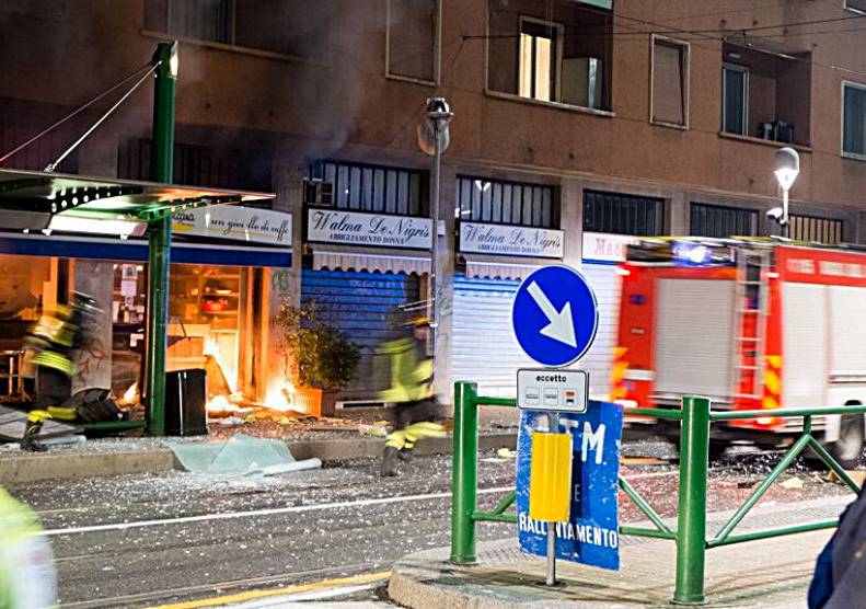 #milano, esplode un bar sotto una palazzina di 7 piani