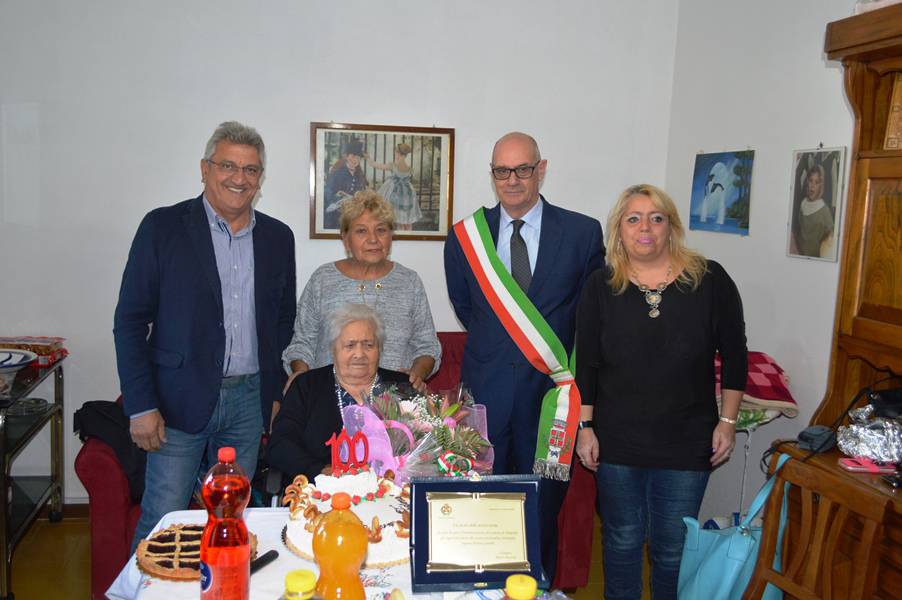 #tarquinia, grande festa per i 100 anni della signora Fedora Granella