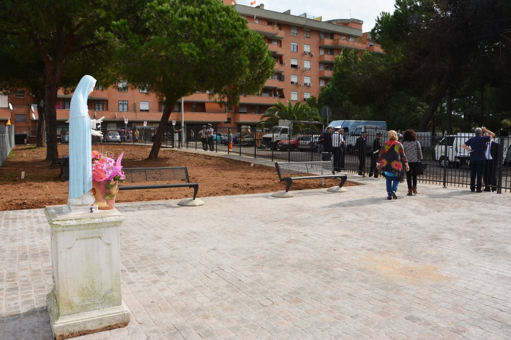 #pomezia, taglio del nastro per il nuovo giardino pubblico tra via della Tecnica e via Fellini