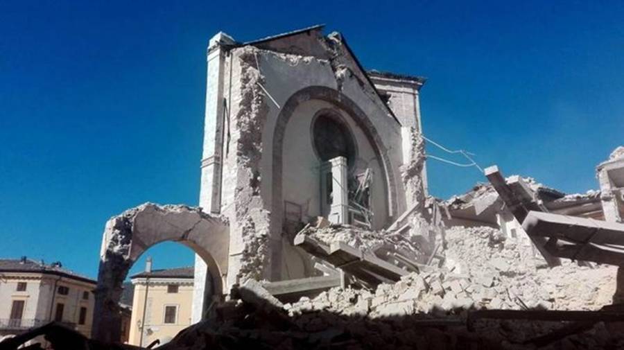 #terremoto, Norcia spettrale, solo macerie nella città di San Benedetto