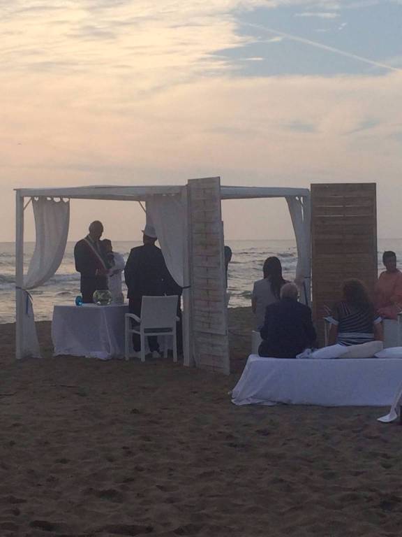 Matrimoni e unioni in spiaggia a  #Fiumicino: il 31 dicembre scade il nuovo bando per la concessione dei siti