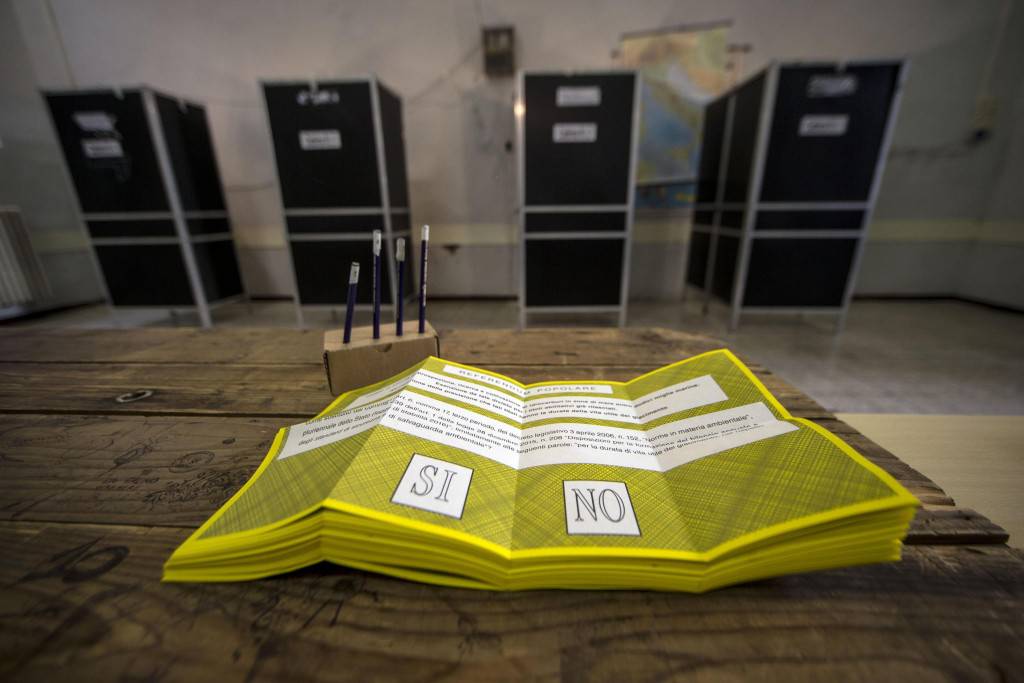 Referendum, banchetto informativo del M5S a Ladispoli: “Spieghiamo le ragioni del Sì”