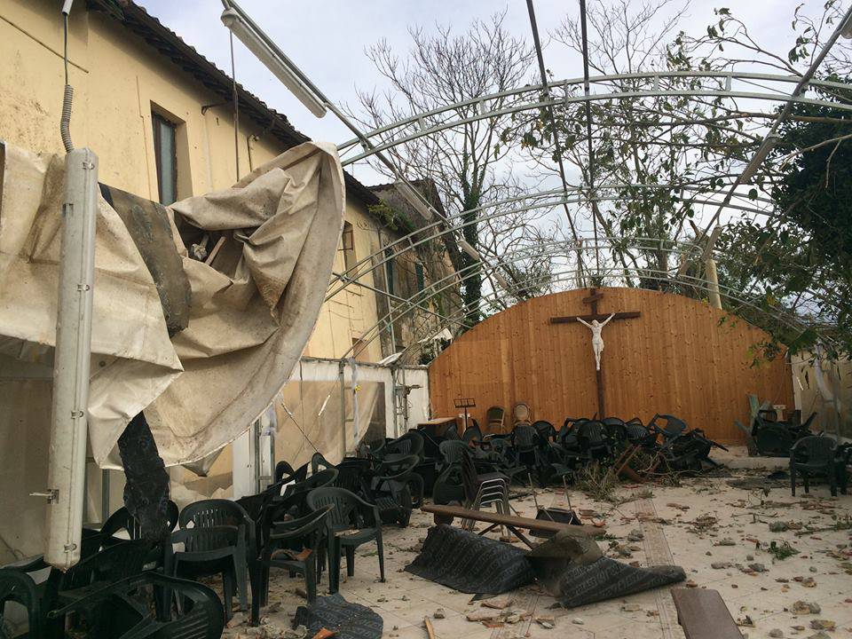 #Fiumicino: a Tragliatella, la bufera fa danni: scoperchiata una chiesa, problemi anche alle scuole