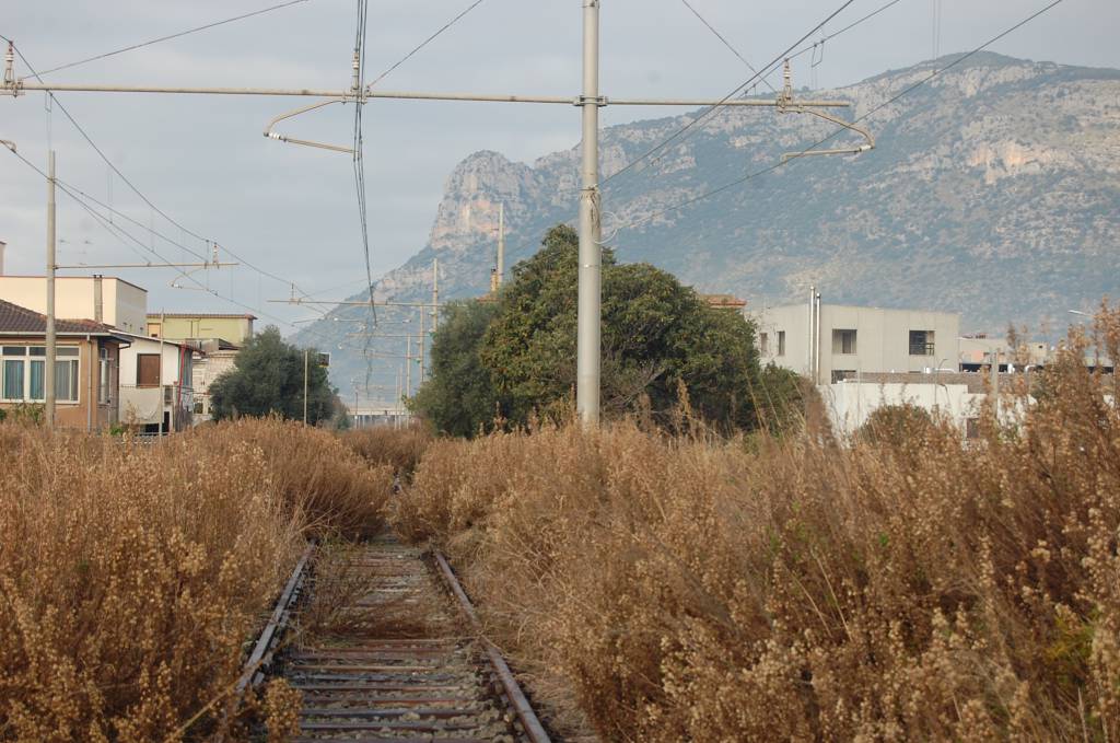 #Terracina, stazione ferroviaria: binario triste e solitario
