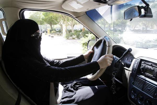 Donne al volante, un principe saudita si schiera per l’emancipazione