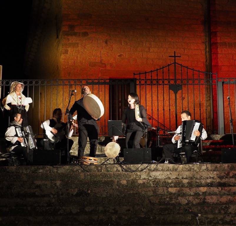 #Gaeta: canti, riti e tradizioni di Natale con Ritmi Briganti in concerto