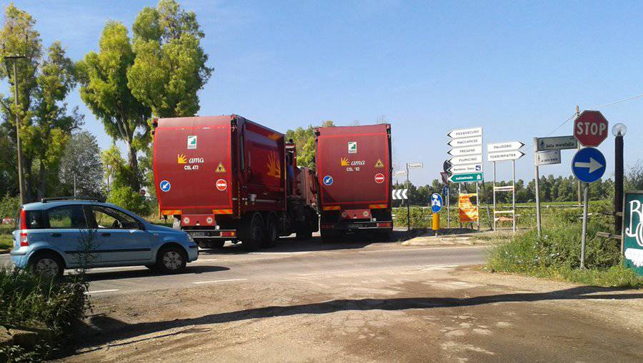 #Maccarese, via Tre Denari, quelle voragini d’acqua nate per colpa dei Tir