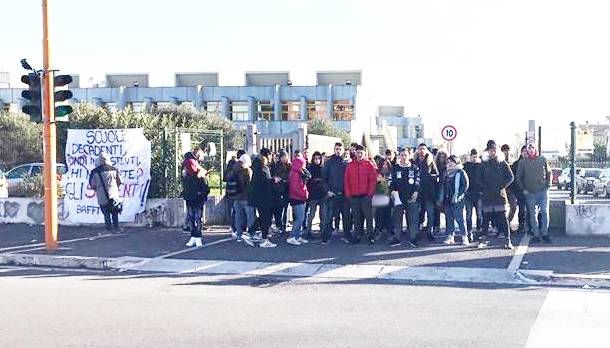 #Fiumicino: al Baffi studenti e prof protestano insieme. La preside autorizza un’assemblea straordinaria per stamattina