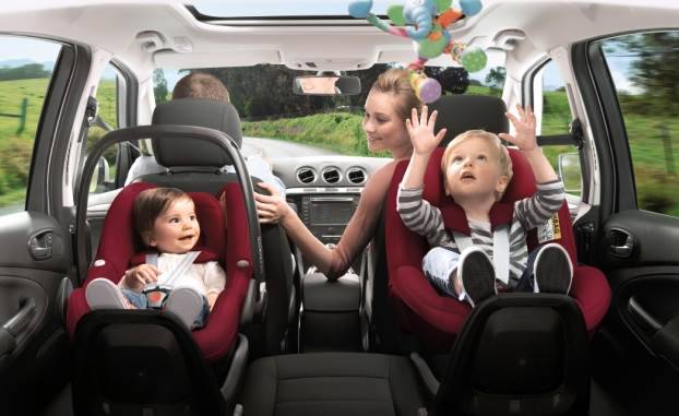 Bambini in auto, novità nel 2017, entrano in vigore le nuove regole