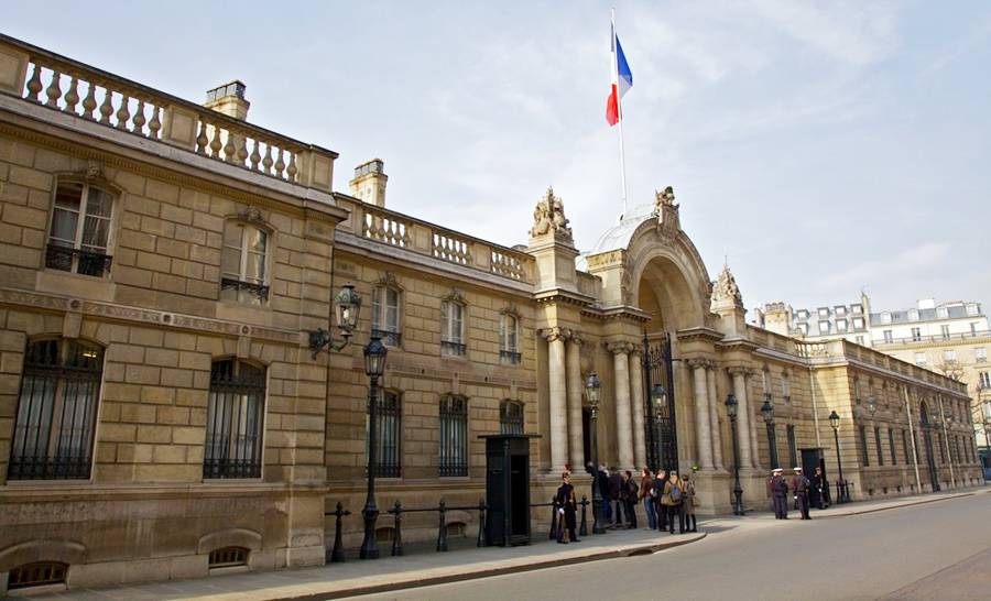 Francia, si dimette il governo Philippe: Macron nomina Castex nuovo premier