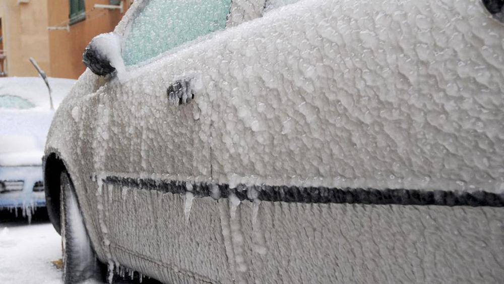 Italia nella morsa del gelo, neve, ghiaccio e vento artico, la strage dei senza tetto