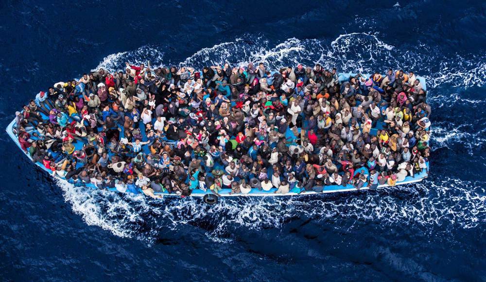 Migranti, Alarm Phone: “Barca alla deriva da 24 ore, le Autorità intervengano”