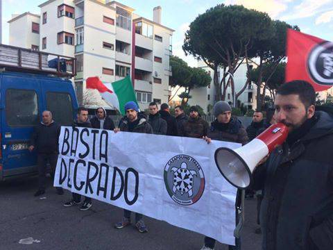 #Ostia, voragini in via Casana: manifestano CasaPound e residenti