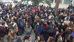 #Ostia, l’inverno nelle scuole è… caldo di proteste
