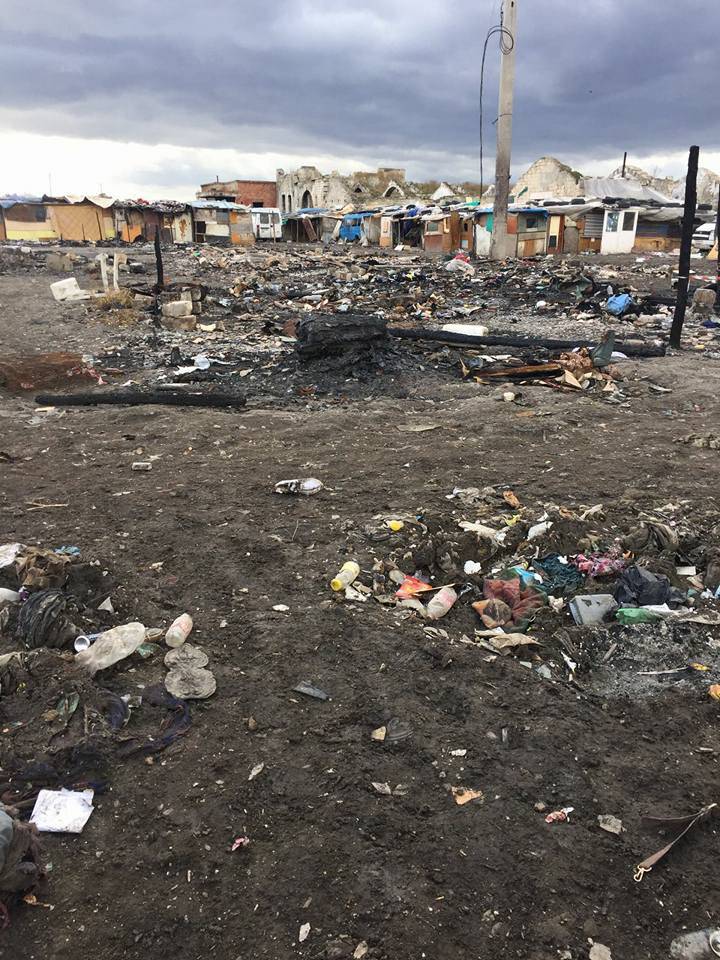 Ghetto dei bulgari, sopralluogo del Garante Nazionale per l’Infanzia:  “Situazione gravissima. I bambini vivono tra rifiuti tossici e senza abiti per l’inverno”