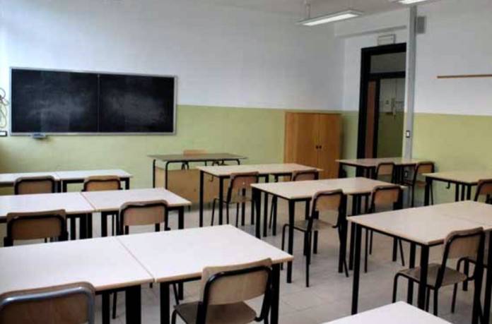 Pomezia, Eco X, nuova ordinanza del Sindaco per la riapertura delle scuole