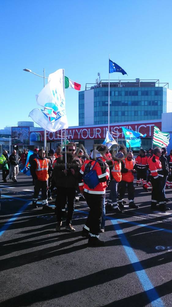 Ecotech, Aviation Service… sit in di protesta al Terminal 3 di #Fiumicino