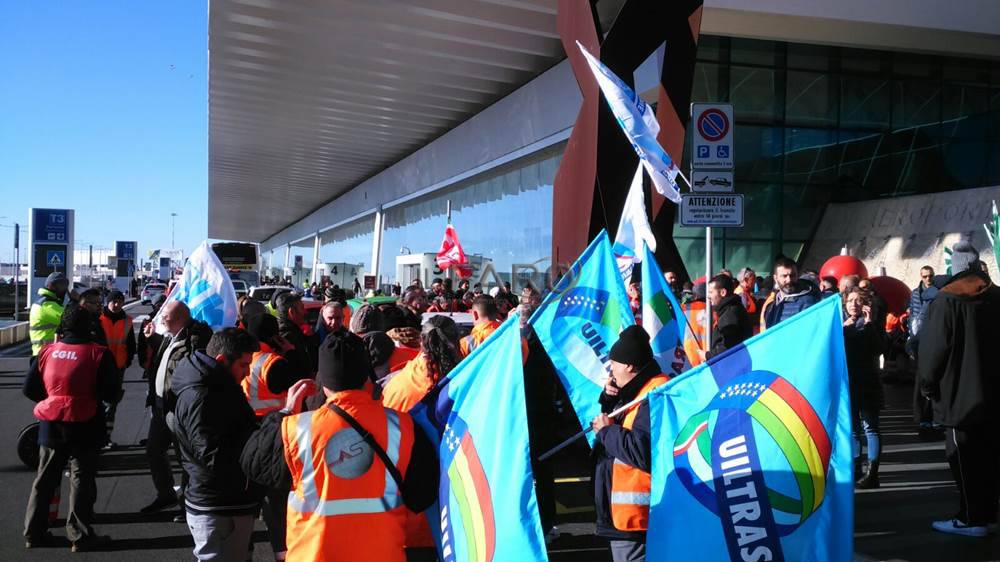 Aeroporto, De Vecchis presenta a Montino la richiesta per un tavolo occupazionale