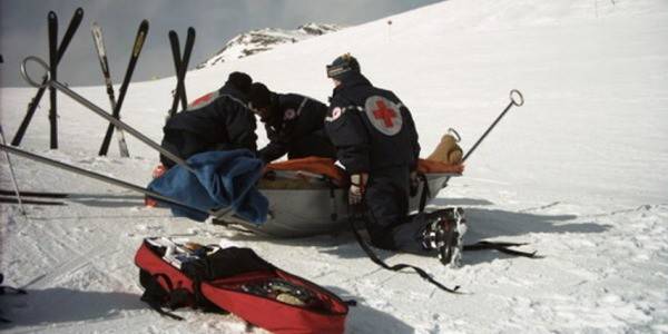 Incidente sugli sci: 28enne muore cadendo su una pista in val di Fiemme