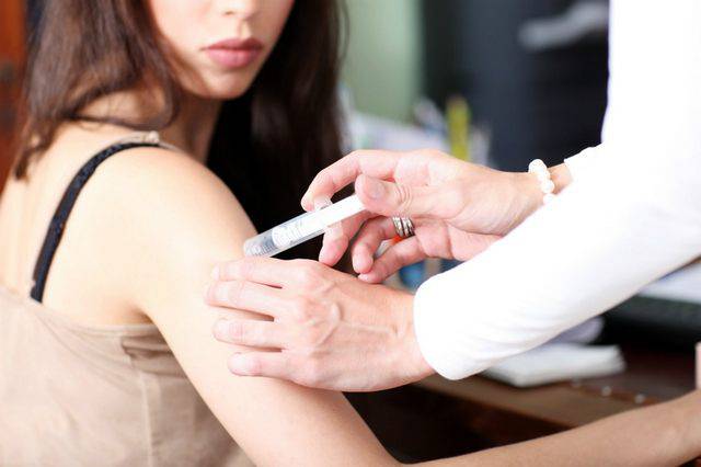 Vaccino anti-Covid, l’Oms: “Per i giovani arriverà forse nel 2022”