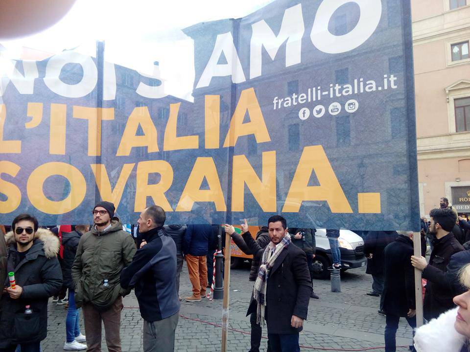 Militanti FdI-An di #SantaMarinella alla manifestazione di Roma