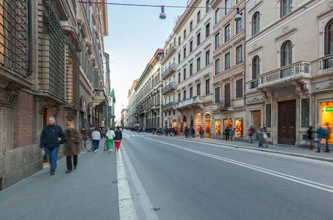 #Roma, tenta di violentare una 30enne svedese nell’hotel a via del Corso, preso portiere