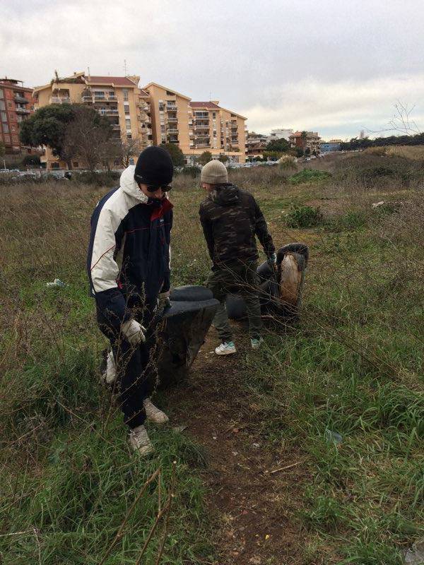 Volontari di CasaPound Italia #Pomezia riqualificano nuovamente via della Tecnica