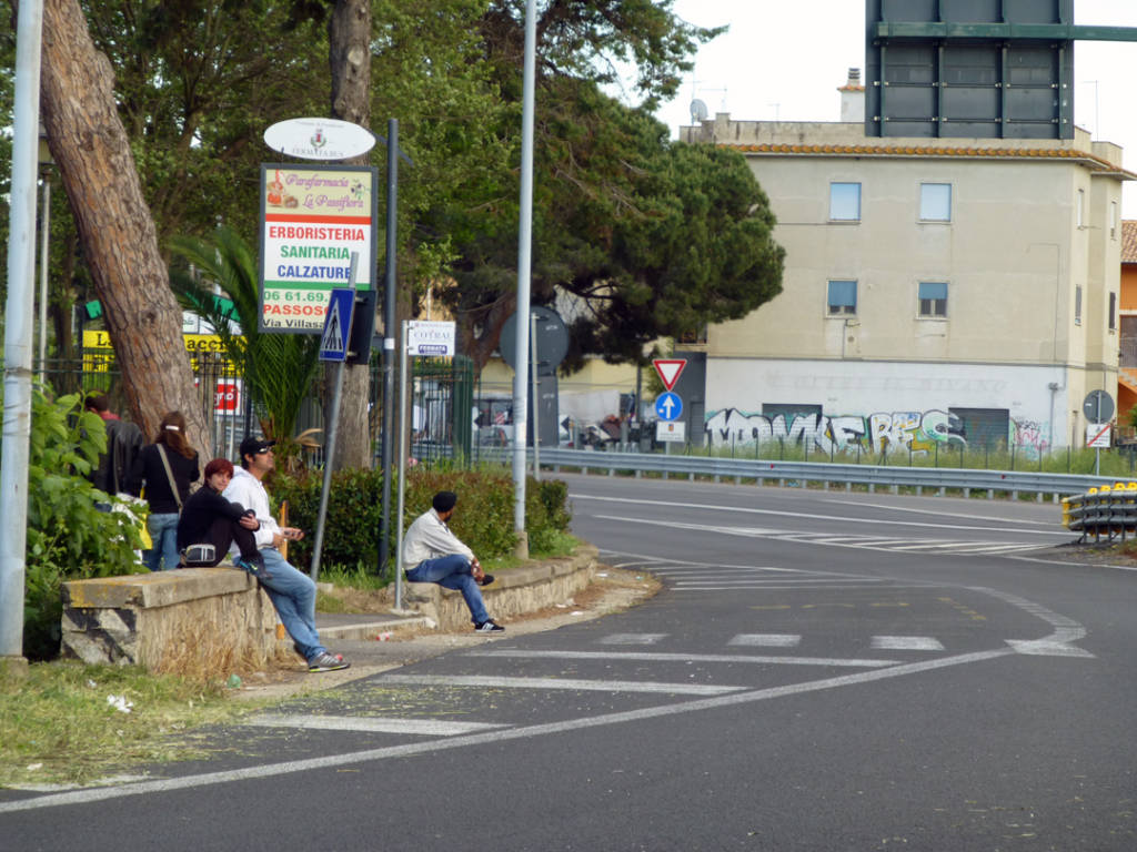 #Fiumicino, fermate del bus pericolose e studenti a rischio sull’Aurelia