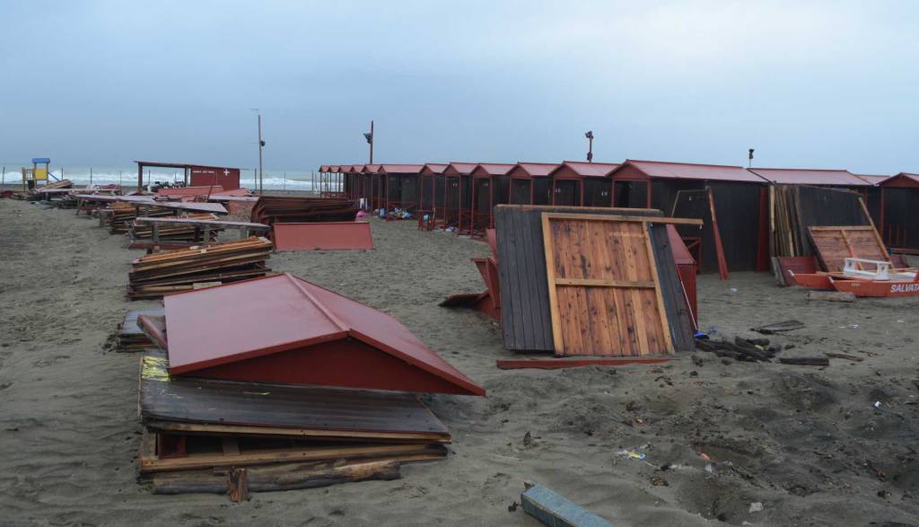 Sinistra Italiana: “Abbattimenti delle cabine in prossimità del Pontile di #Ostia Lido, un primo importante passo per restituire il mare di Roma ai cittadini”